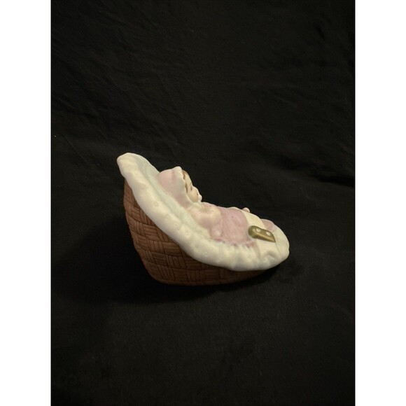 Enesco Growing Up Birthday Girl Baby Figurine - Brunette - 1987 Vintage - Picture 2 of 6